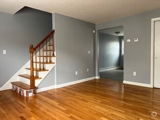 living room - 4 Saint Regis St