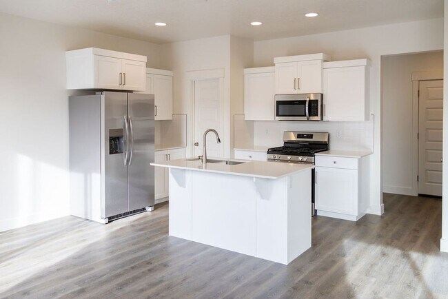 Foto del edificio - Spacious 4-Bed Home in Sage Canyon - Small Pet Friendly