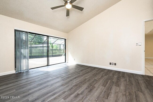 Building Photo - 4 Baywood Dr