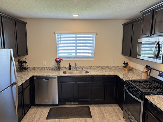Building Photo - 1038 White Tail Ln