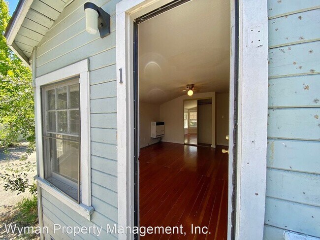Building Photo - 2137 Oak St