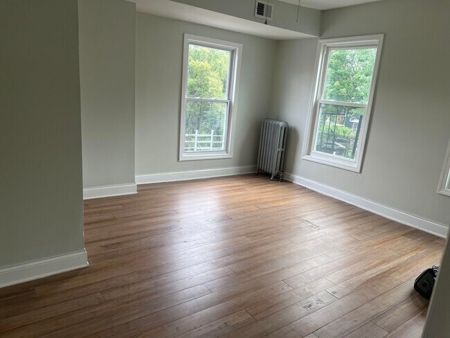 Foto del edificio - 113 Belmont Ave