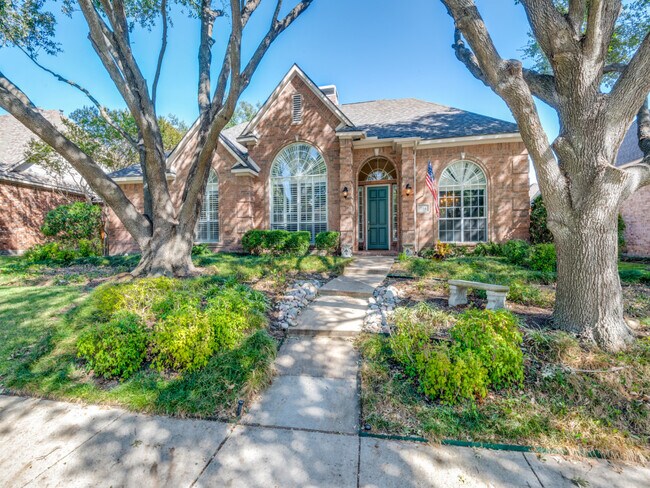 Building Photo - 704 Twin Creeks Dr