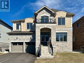 Building Photo - 211 Stayner St