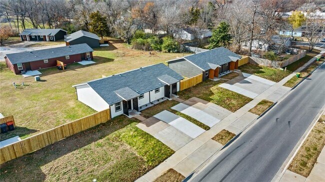 Building Photo - 309 Maple Ave