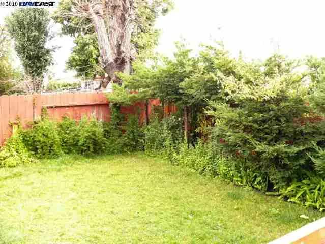 Foto del edificio - 5134 Elmwood Ave