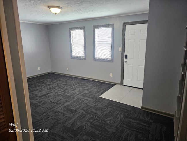 Building Photo - 2102 W Forest Dr