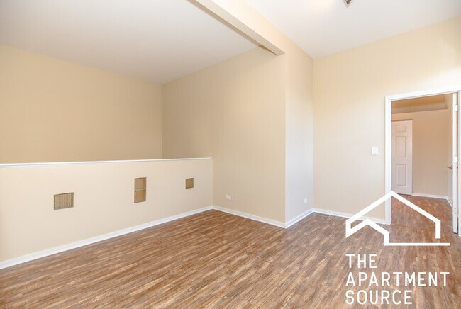 Foto del edificio - 2441 N Clybourn Ave
