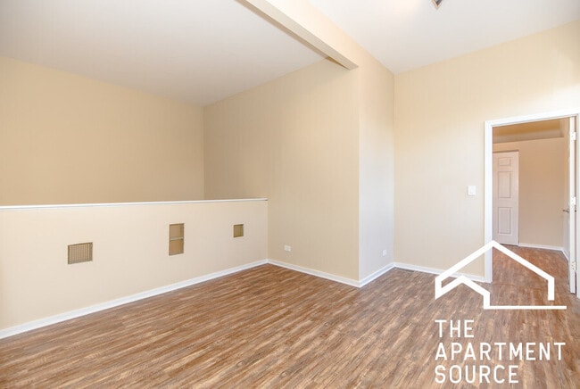 Building Photo - 2441 N Clybourn Ave