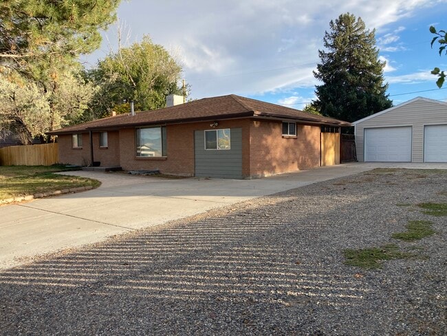Building Photo - 2111 Sequoia Rd