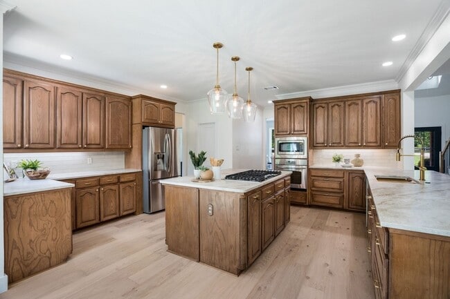 Building Photo - 890 Topaz Ln