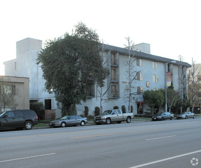 Foto del edificio - 5000 Laurel Canyon Blvd