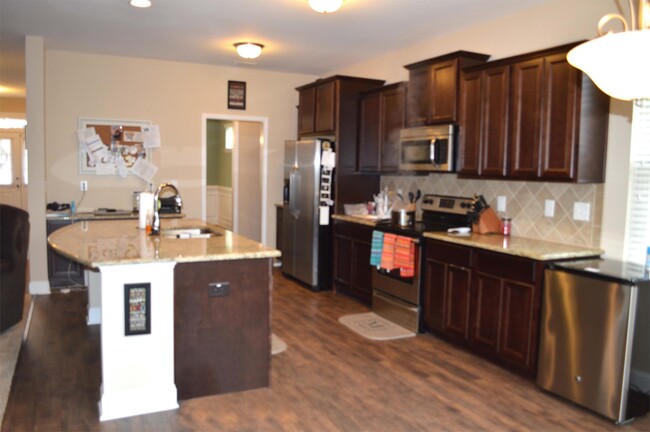Building Photo - 3322 Northgate Dr
