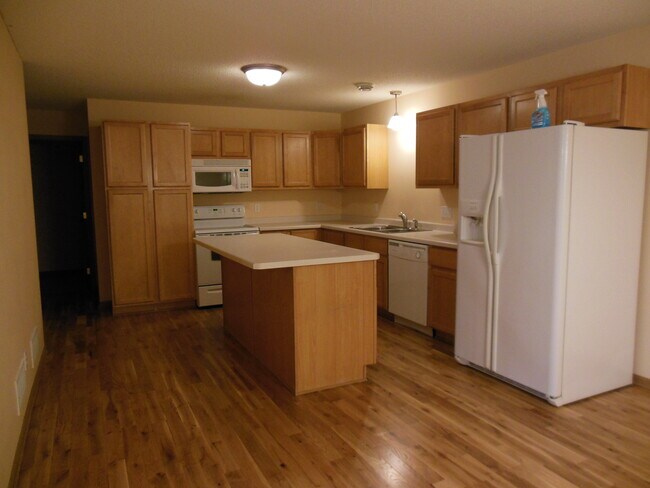 Building Photo - 419 Cedar Pl