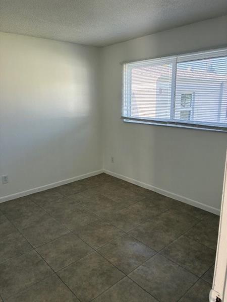 Foto del edificio - 2417-2419 Garfield St