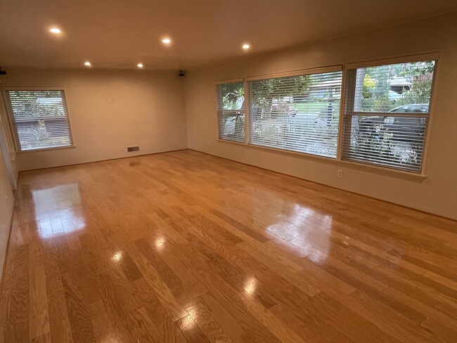 Large Living Room - 2953 Rockhill Way
