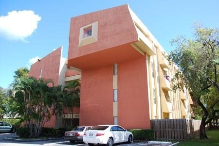 Foto del edificio - PARADISE ISLES APARTMENTS