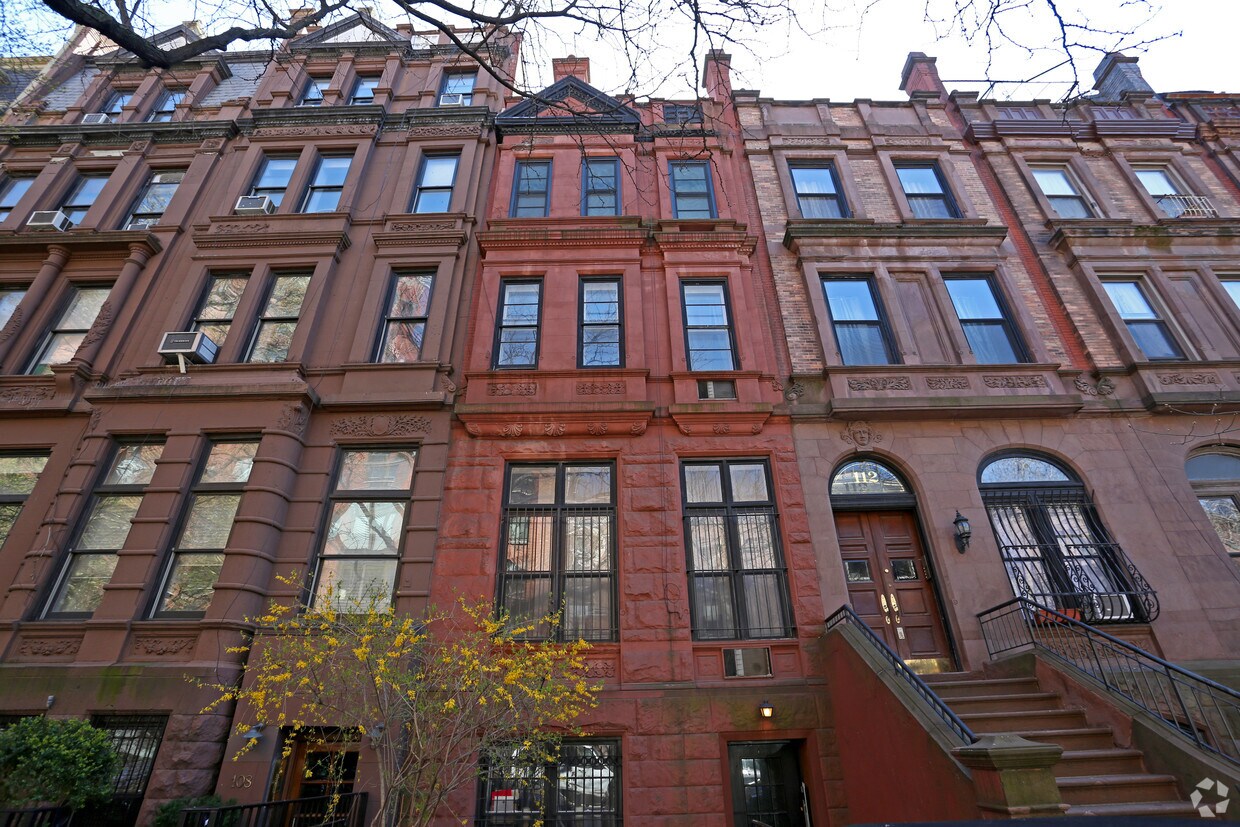 Building Photo - 110 W 87th St