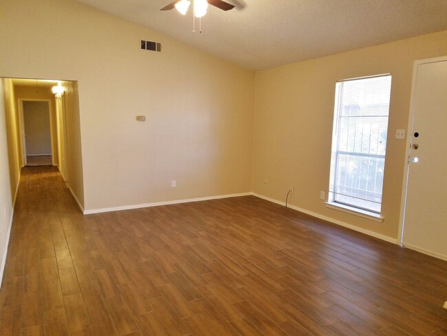 Foto del edificio - Updated 2 bedroom, 1 bath home is ready to...