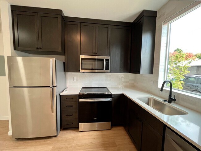 Foto del edificio - Newly Built Townhome-Style Unit with Laundry, A/C, Private Patio!