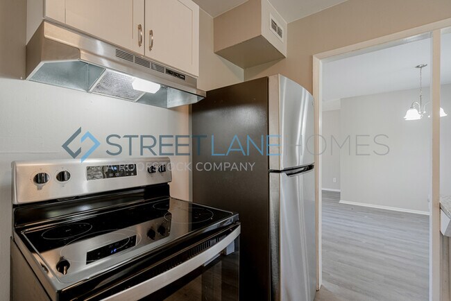 Foto del edificio - NOW OFFERING $250 OFF FIRST FULL MONTH IF ...