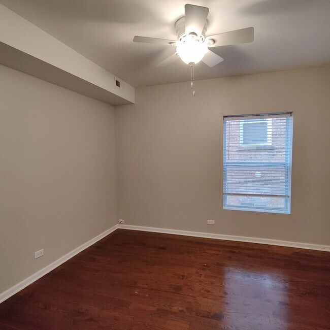 Building Photo - 4635 N Lawndale Ave