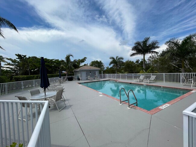 Foto del edificio - 3483 Lake Shore Dr. #323 - John