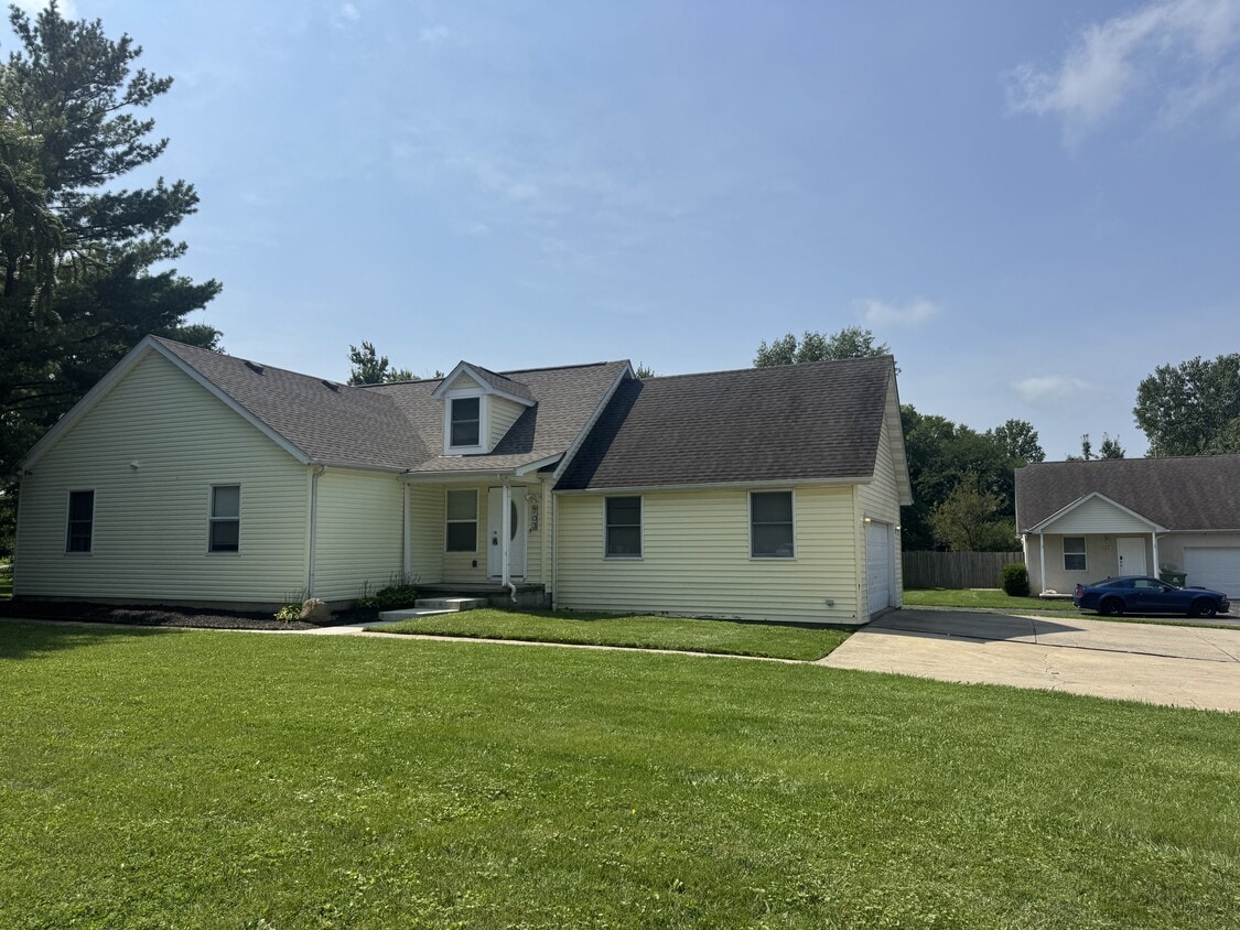 Building Photo - 703 Kenny Ln