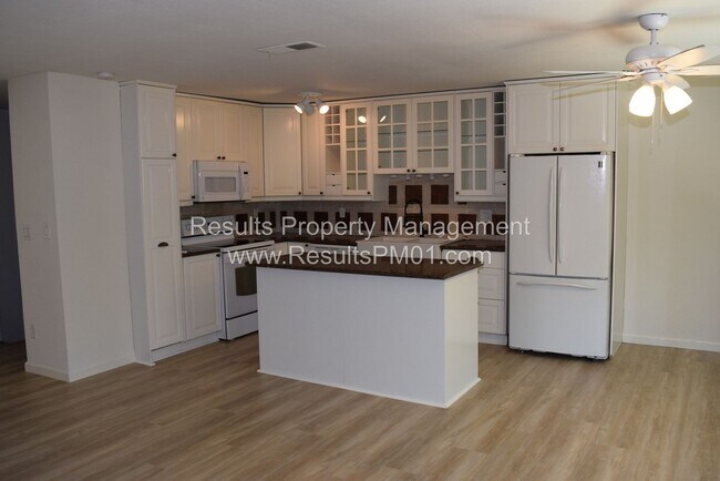 Building Photo - Cozy Two-Story Duplex