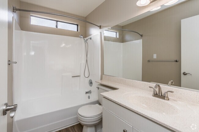1BR, 1BA - 650 SF - 127 W Cypress St