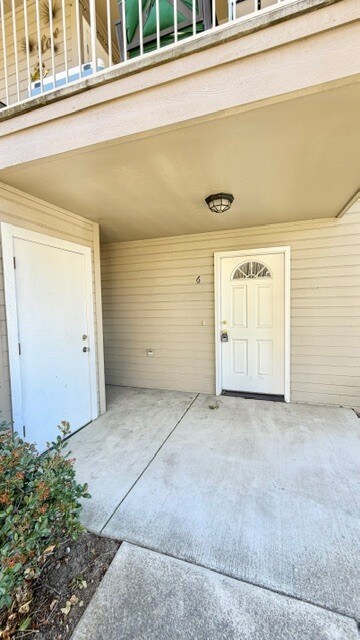 Building Photo - 3151 Forest Hills Dr