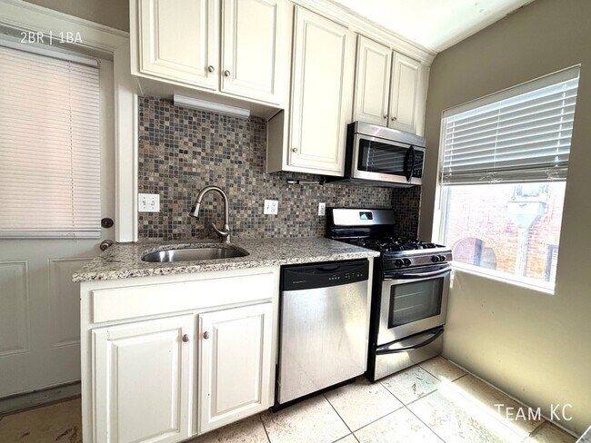 Foto del edificio - 1107 W 45th St