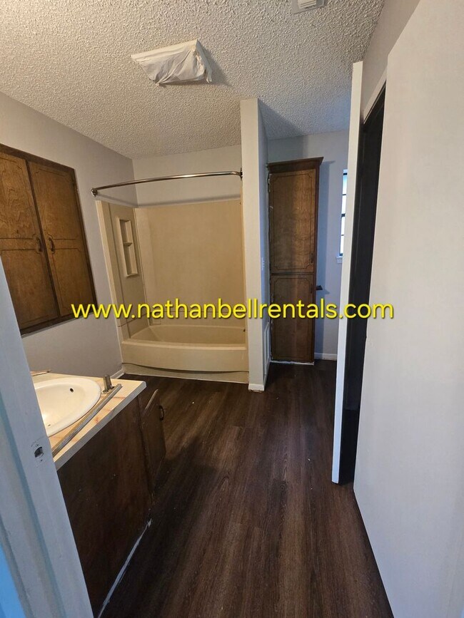 Foto del edificio - 3766 Clarksville St