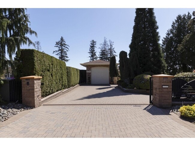 Building Photo - 13464 13a Ave