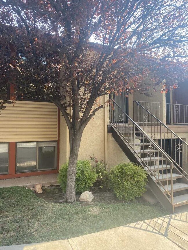 Foto del edificio - Remodeled Condo