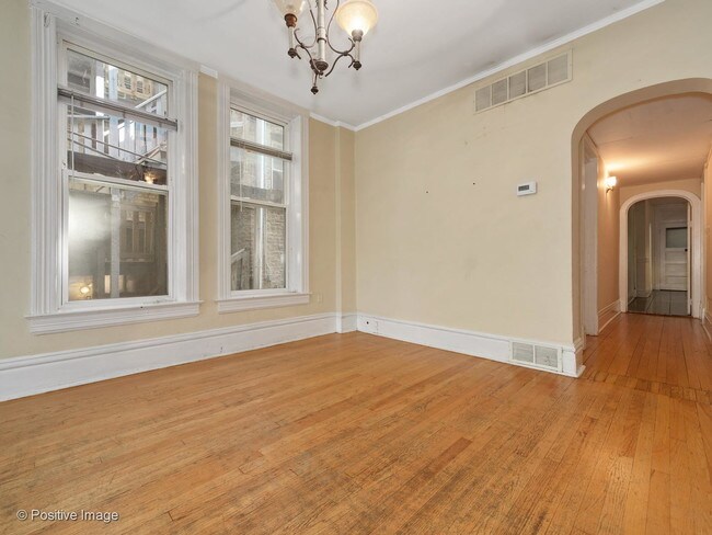 Building Photo - 3639 N Greenview Ave