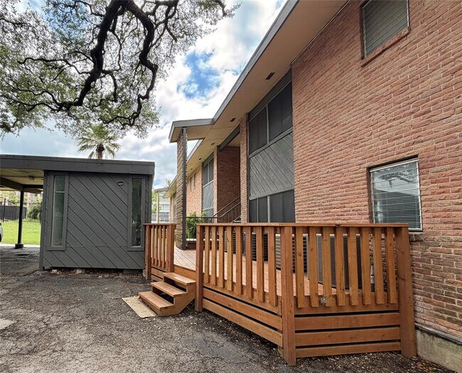 Foto del edificio - 3304 Red River St