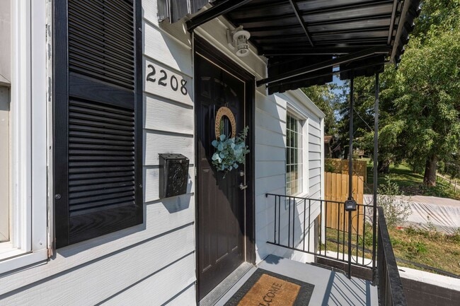 Building Photo - Benson Beauty!