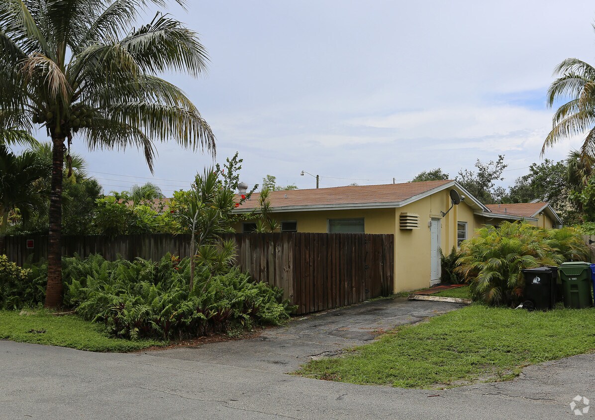 Building Photo - 1475 Holly Heights Dr