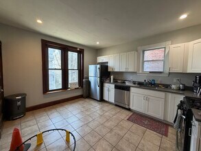 Building Photo - 174 Saint Alphonsus St