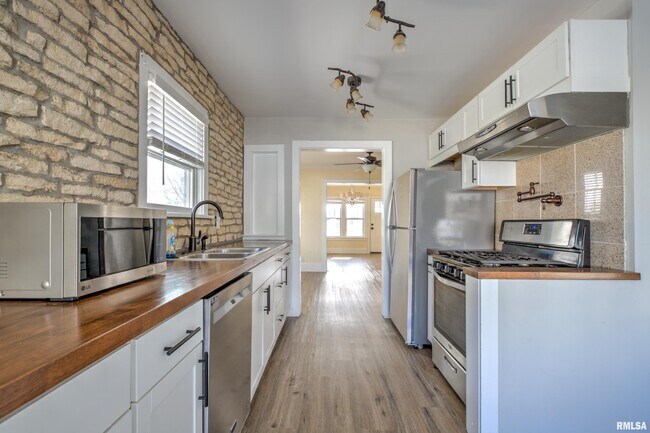 Foto del edificio - 1335 E Seiberling Ave