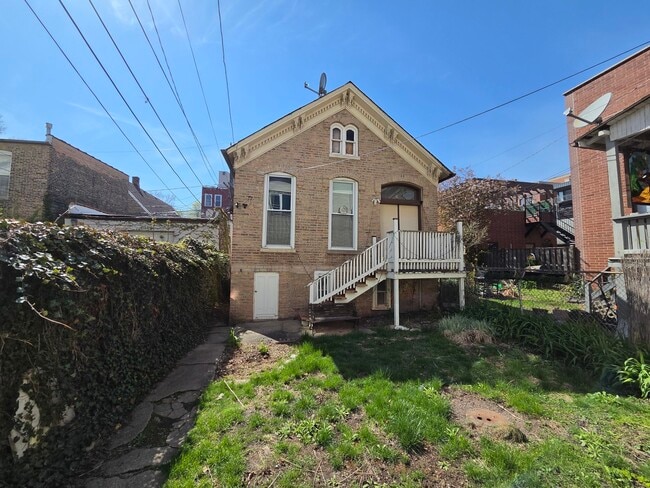 Foto del edificio - 1650 N Oakley Ave