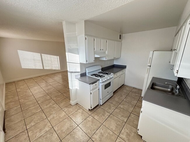Building Photo - Charming 2Bed/1Bath ground floor apartment located in Northern/Central part of Las Vegas