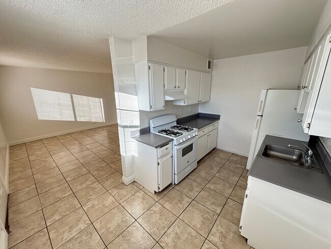 Foto del edificio - Charming 2Bed/1Bath ground floor apartment located in Northern/Central part of Las Vegas