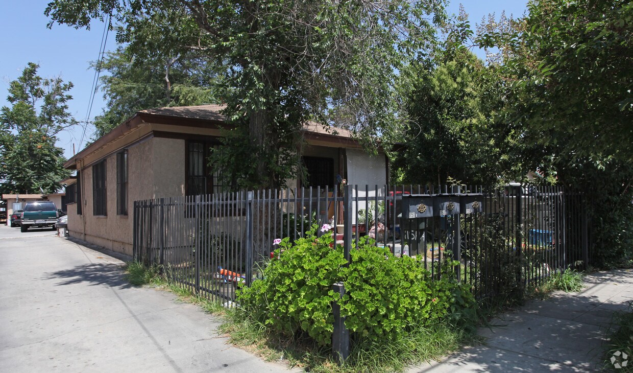 Foto del edificio - 11507-11511 Medina Ct