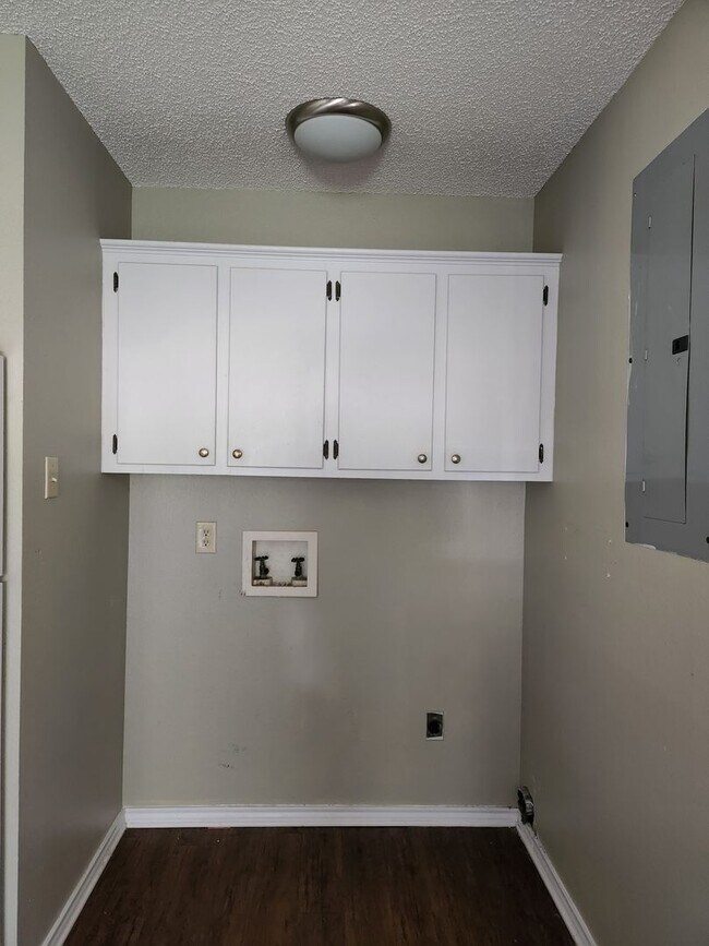 Foto del edificio - Recently remodeled 3 bedroom, 2 bath brick home