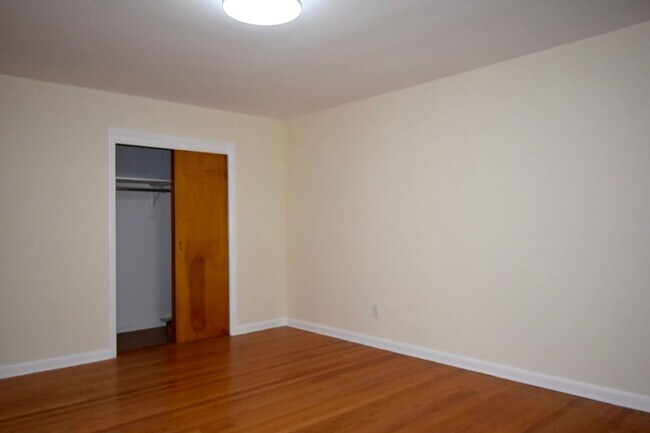 Building Photo - 356 Slocum Way