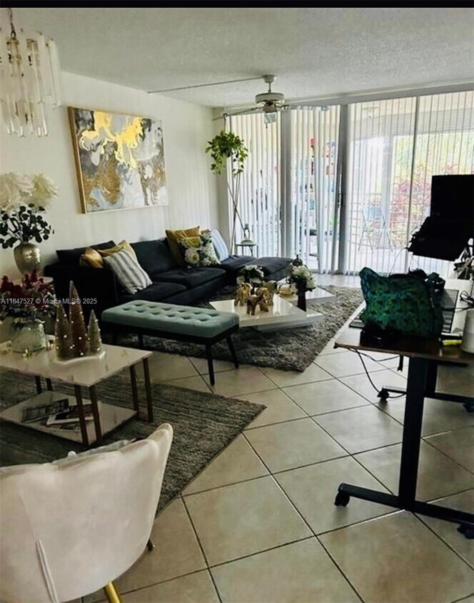 Foto principal - 1811 Sabal Palm Dr