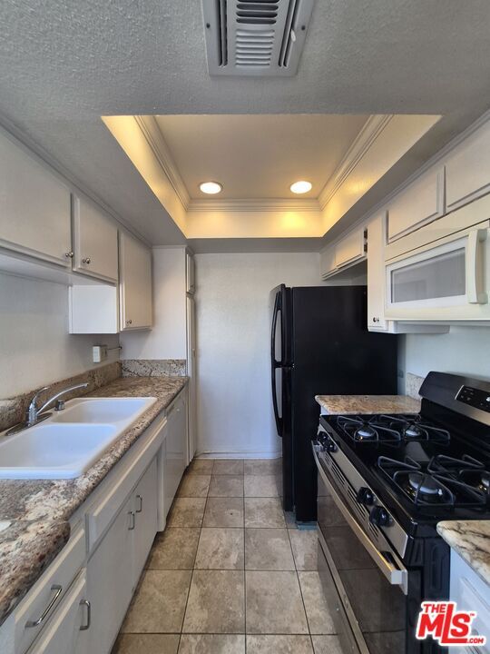 Building Photo - 1529 S Bundy Dr