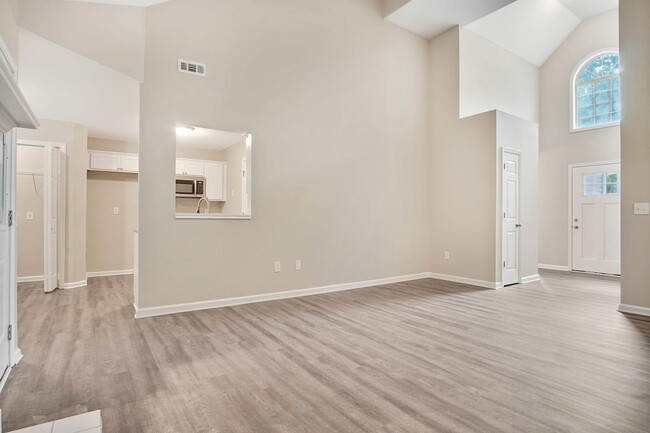 Building Photo - 335 Fallview Dr